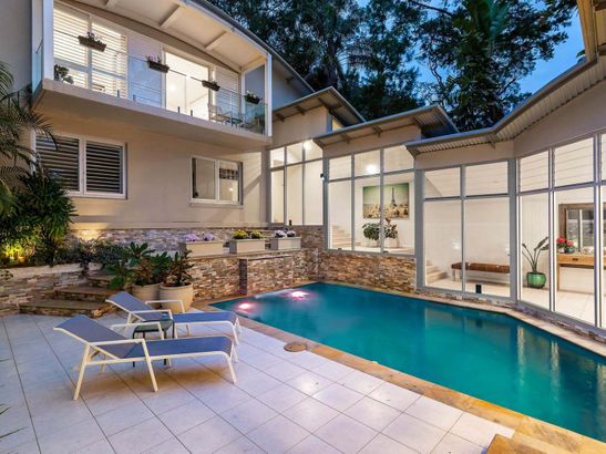 LJ Hooker Seaforth Modern home exterior pool